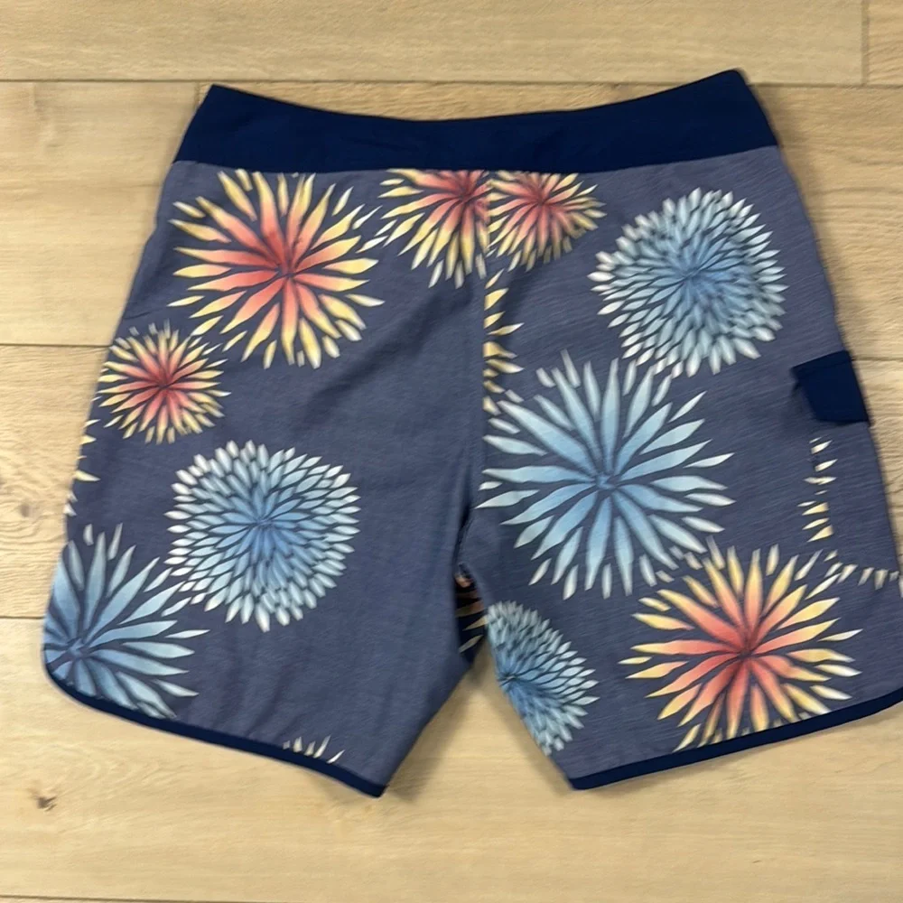 Quicksilver Men's Okinawa Highline Scallop Swim Trunks Board Shorts Floral